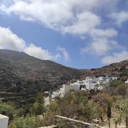 Margarita, Cycladic Cottage, Tinos Platiá