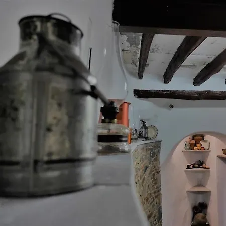 Margarita, Cycladic Cottage, Tinos * Platiá