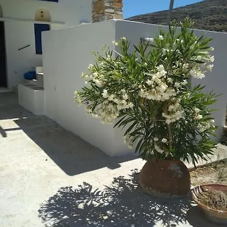 Margarita, Cycladic Cottage, Tinos Platiá