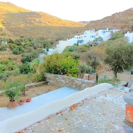 Margarita, Cycladic Cottage, Tinos Platiá